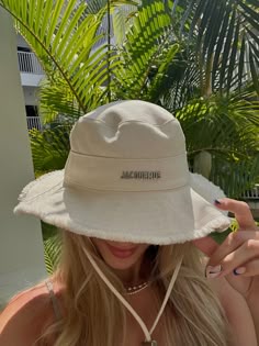 gorro-jacquemus-760ilx-1.jpg